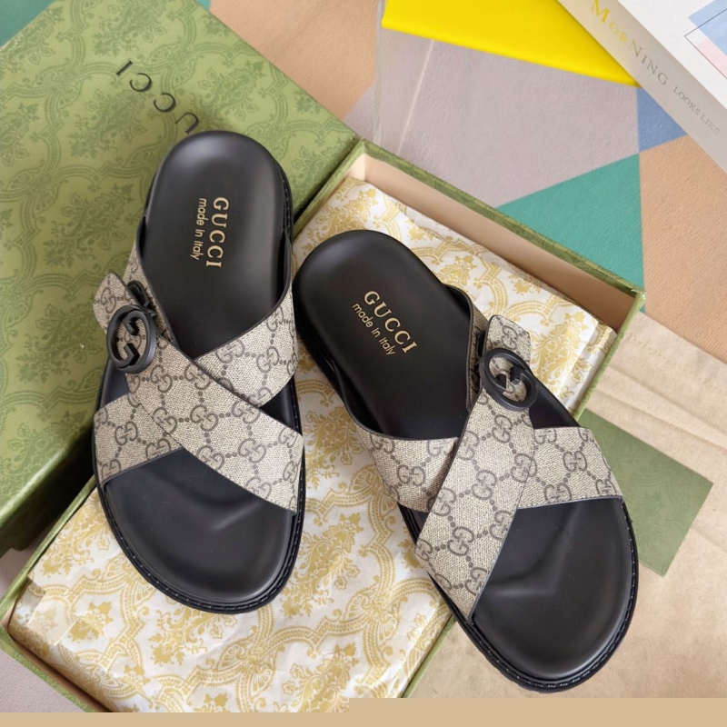 G*u*i slippers